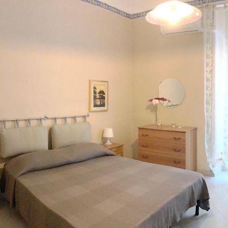 Apartment For 2 In Catania, B&B Le Voci Del Mercato Catânia Exterior foto