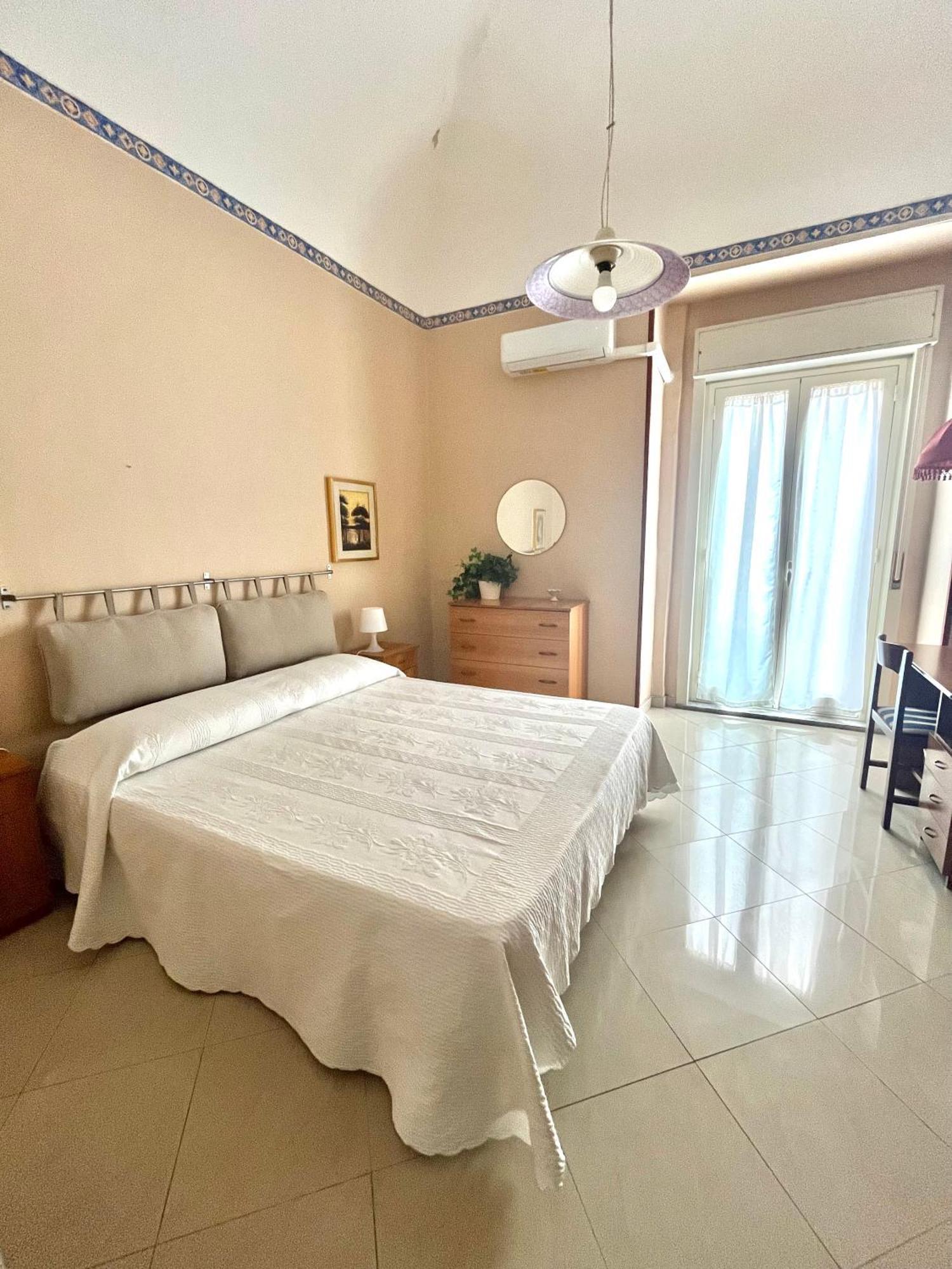 Apartment For 2 In Catania, B&B Le Voci Del Mercato Catânia Exterior foto